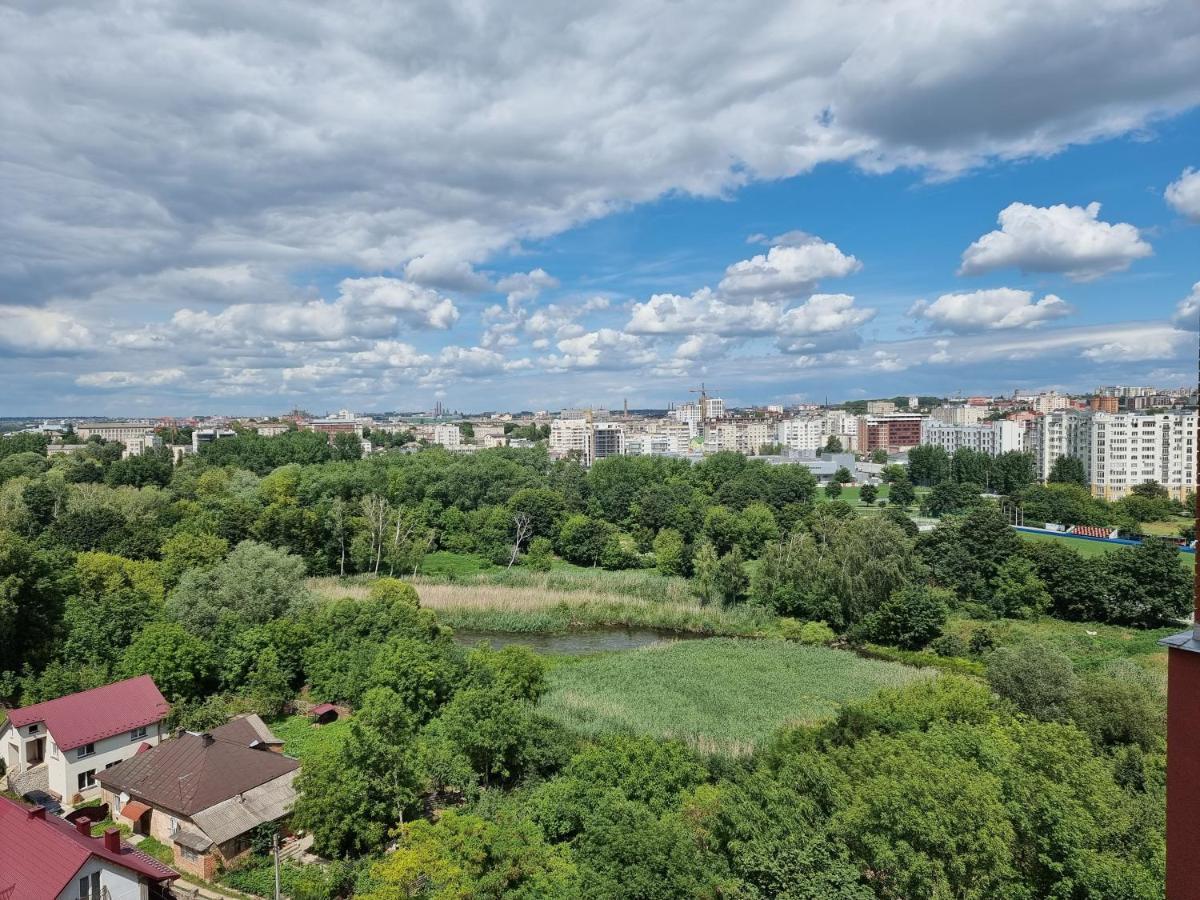 Світло Цілодобово Просторі Апартаменти Біля Гідропарку Топільче Ternópil Exterior foto