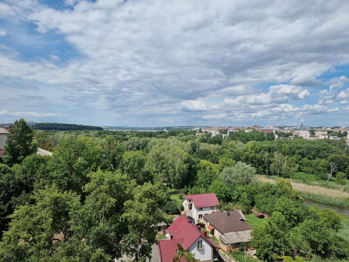 Світло Цілодобово Просторі Апартаменти Біля Гідропарку Топільче Ternópil Exterior foto