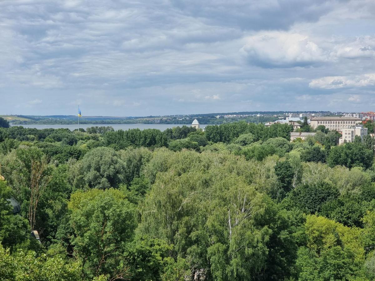 Світло Цілодобово Просторі Апартаменти Біля Гідропарку Топільче Ternópil Exterior foto